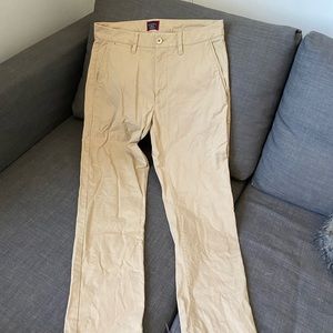 Men’s khaki pants